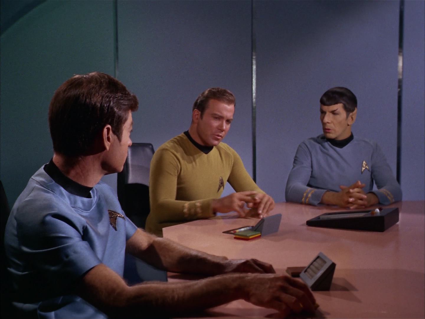 ariane179254_StarTrek_2x13_Obsession_1182.jpg