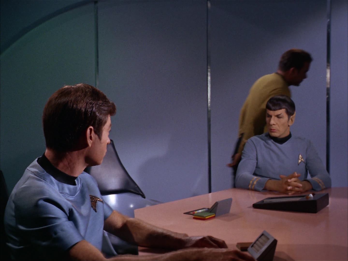 ariane179254_StarTrek_2x13_Obsession_1186.jpg