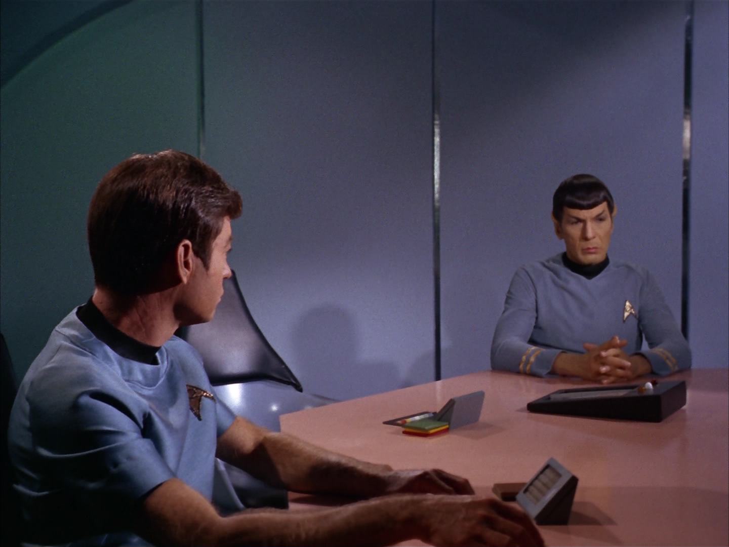 ariane179254_StarTrek_2x13_Obsession_1188.jpg