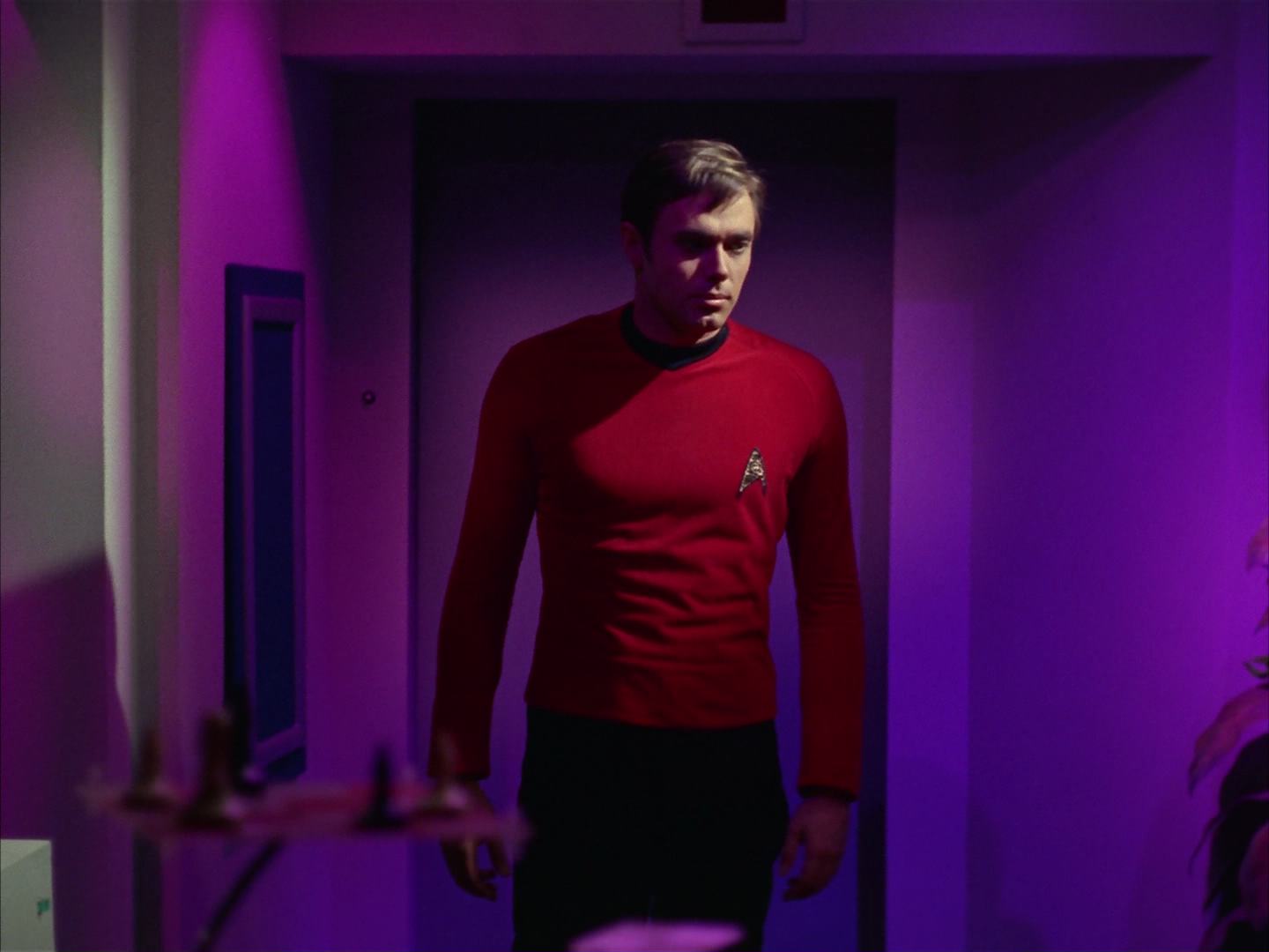 ariane179254_StarTrek_2x13_Obsession_1194.jpg
