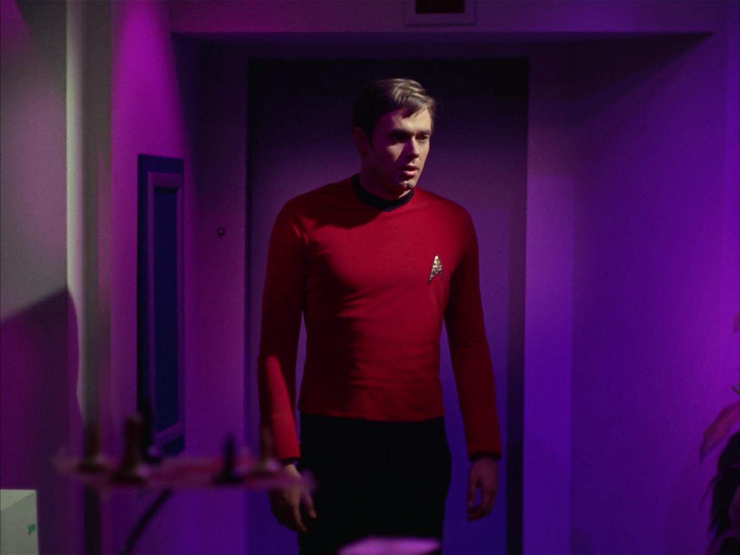 ariane179254_StarTrek_2x13_Obsession_1195.jpg