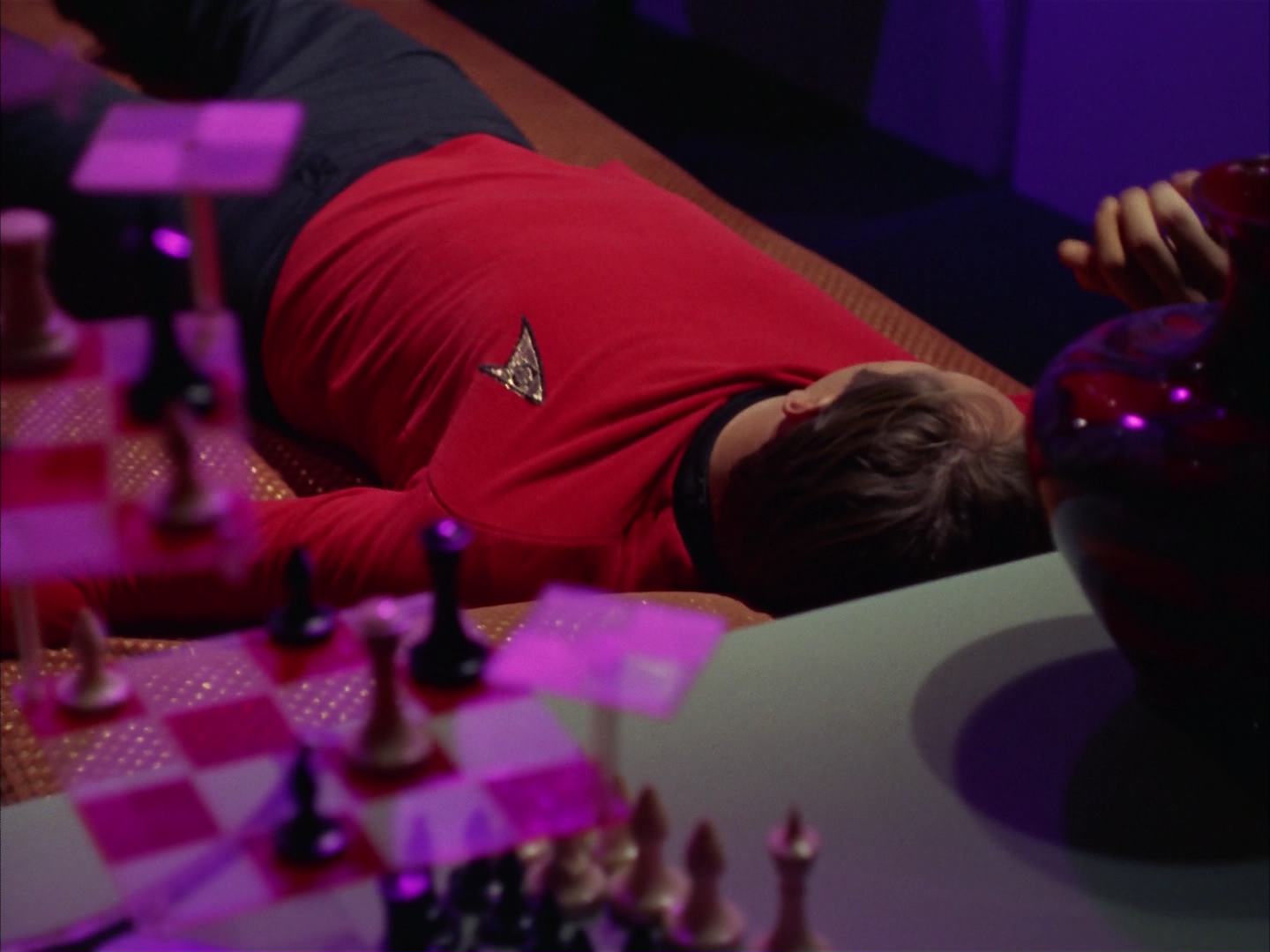 ariane179254_StarTrek_2x13_Obsession_1199.jpg