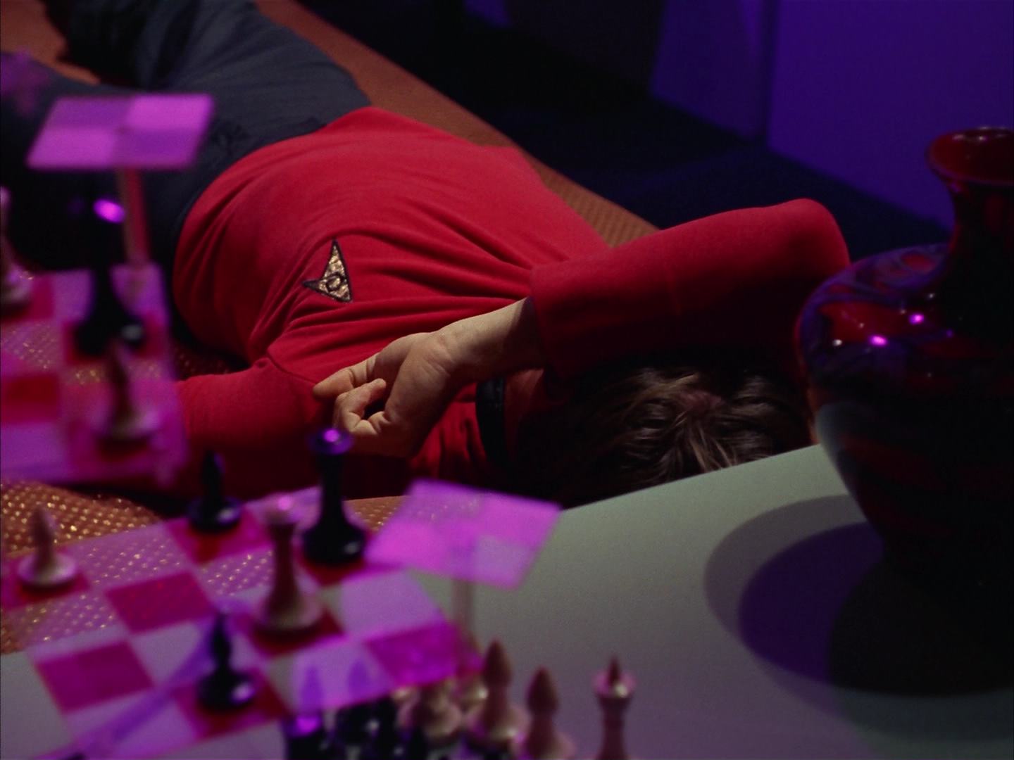 ariane179254_StarTrek_2x13_Obsession_1204.jpg