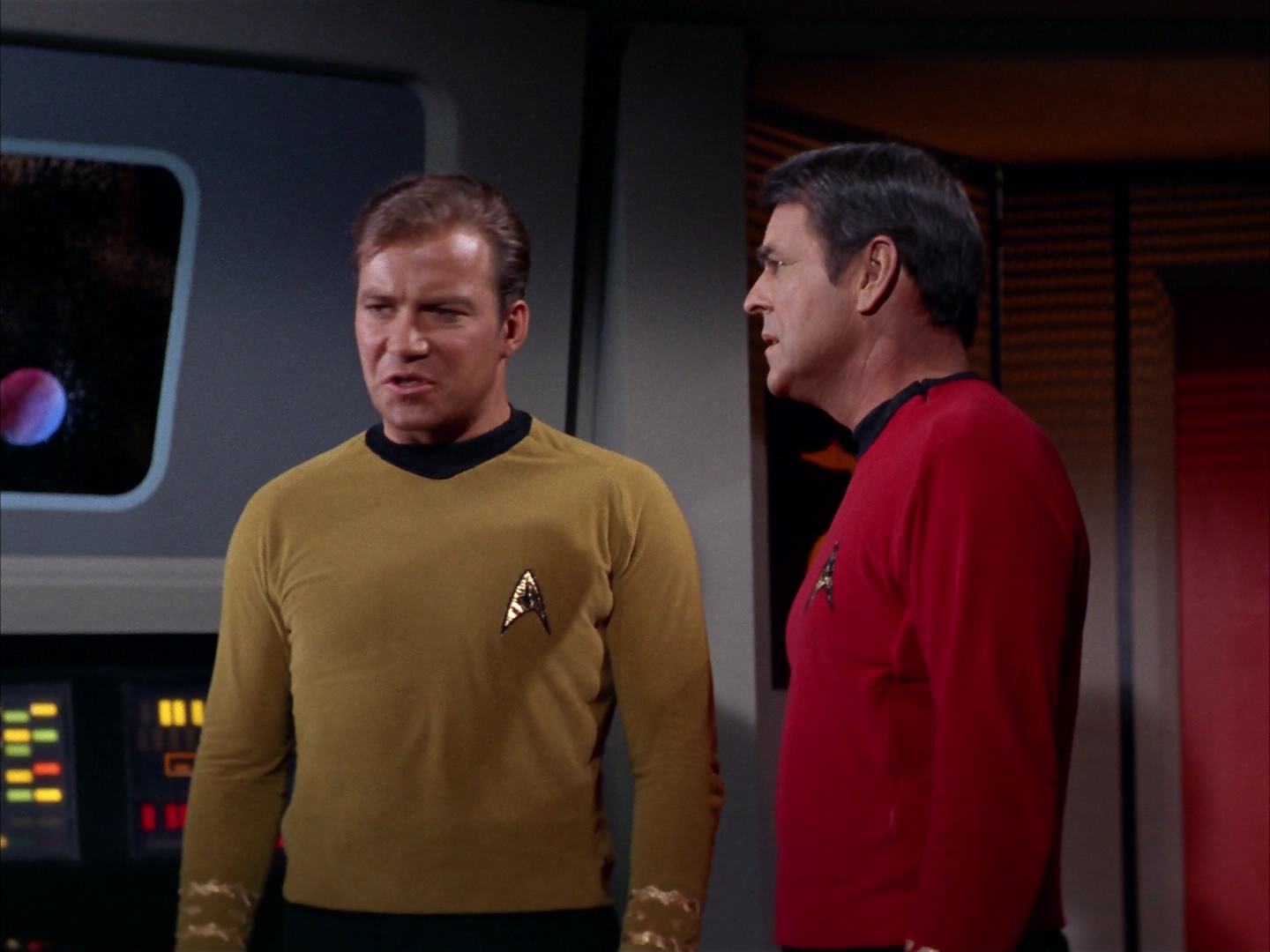ariane179254_StarTrek_2x13_Obsession_1235.jpg