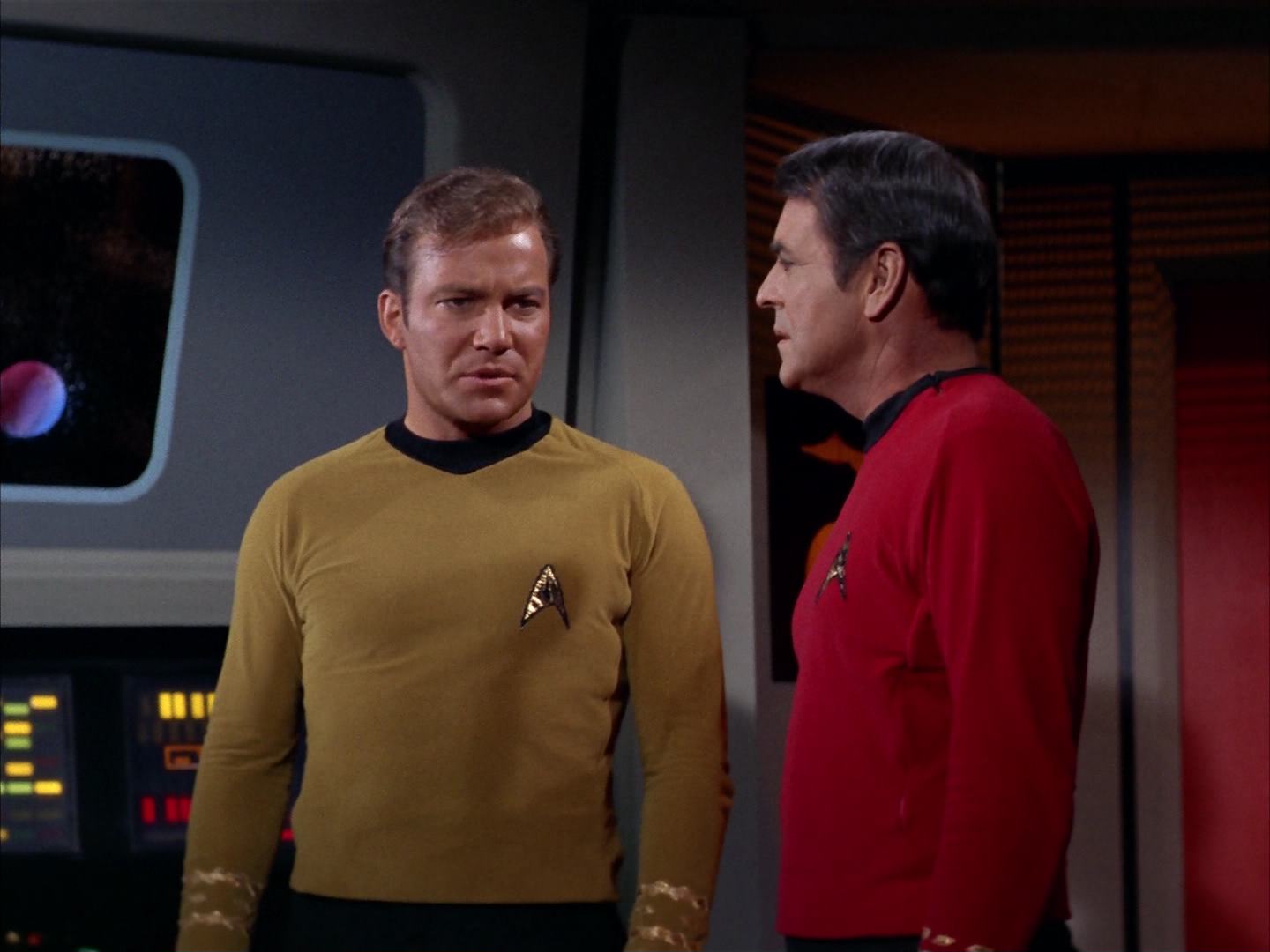 ariane179254_StarTrek_2x13_Obsession_1244.jpg