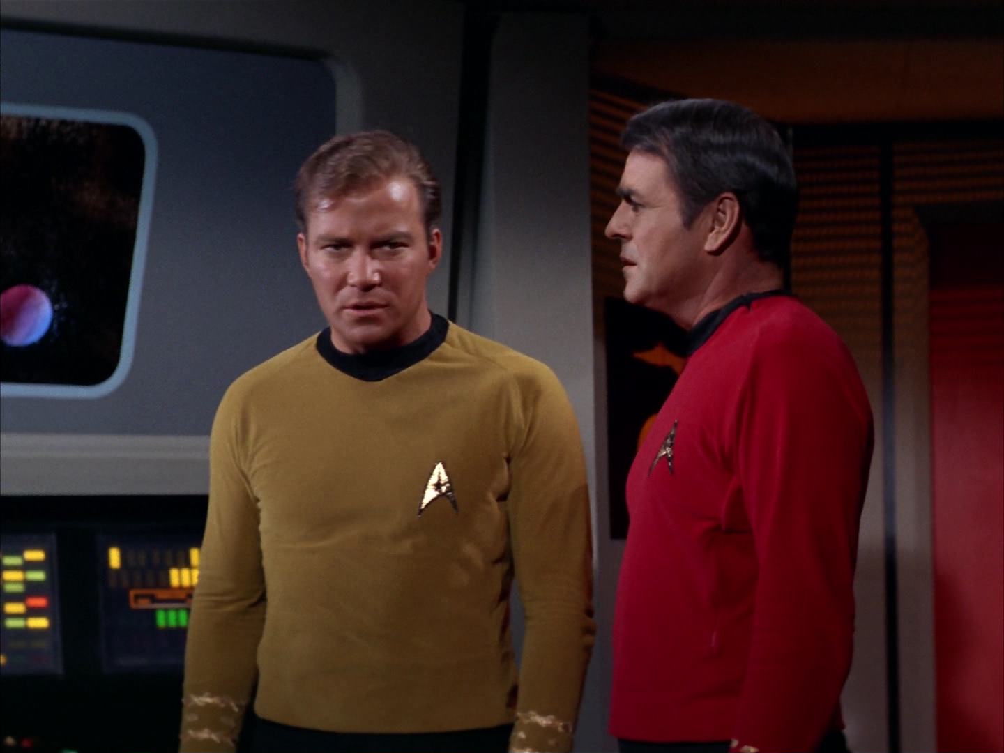 ariane179254_StarTrek_2x13_Obsession_1245.jpg