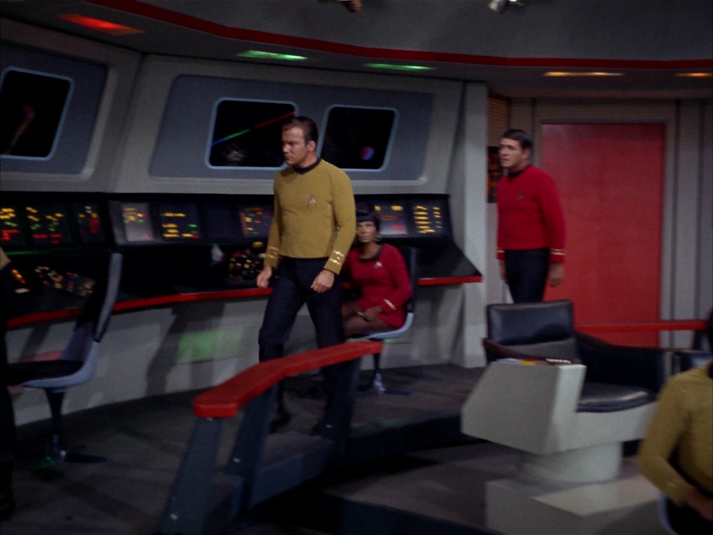 ariane179254_StarTrek_2x13_Obsession_1248.jpg