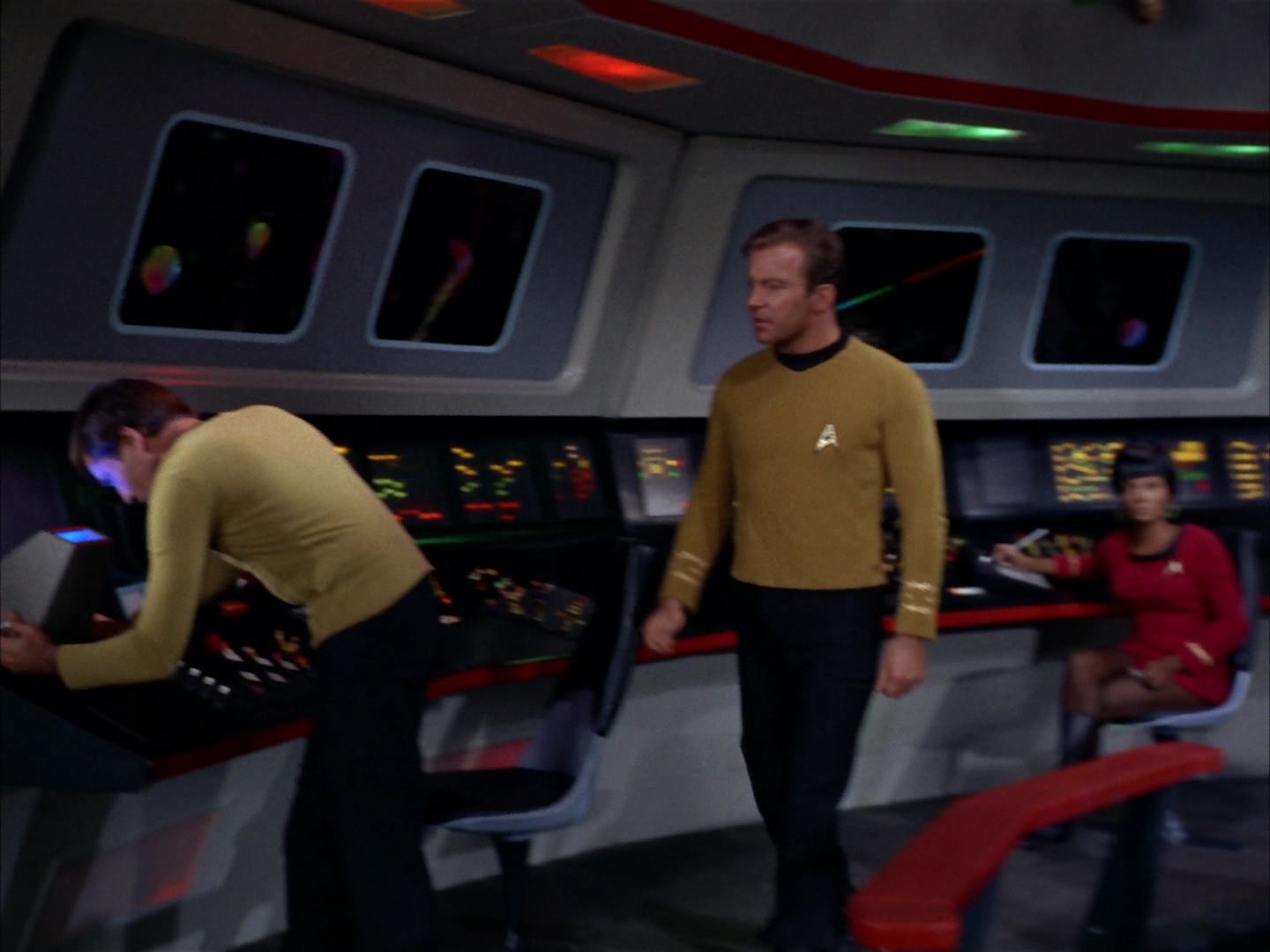 ariane179254_StarTrek_2x13_Obsession_1249.jpg