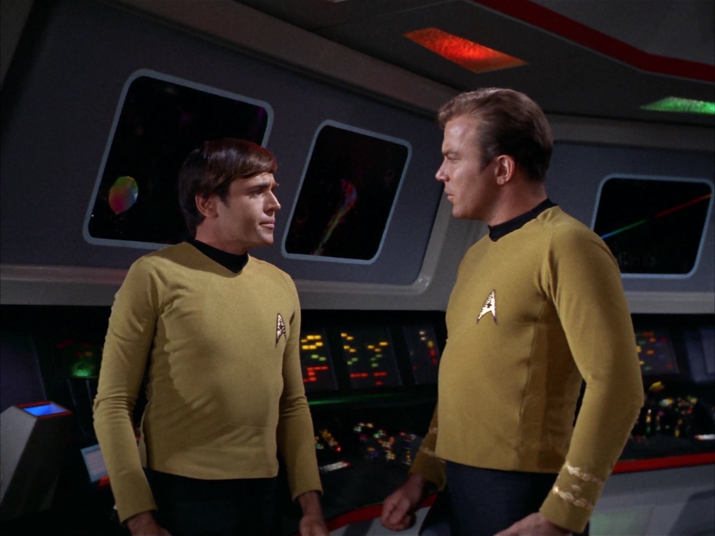 ariane179254_StarTrek_2x13_Obsession_1252.jpg