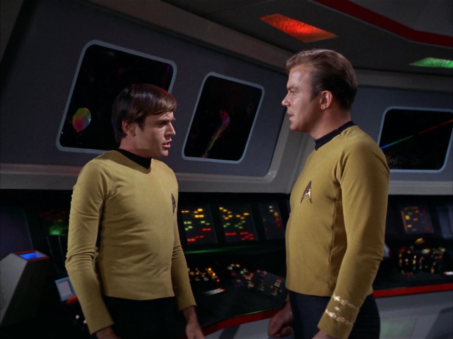 ariane179254_StarTrek_2x13_Obsession_1255.jpg