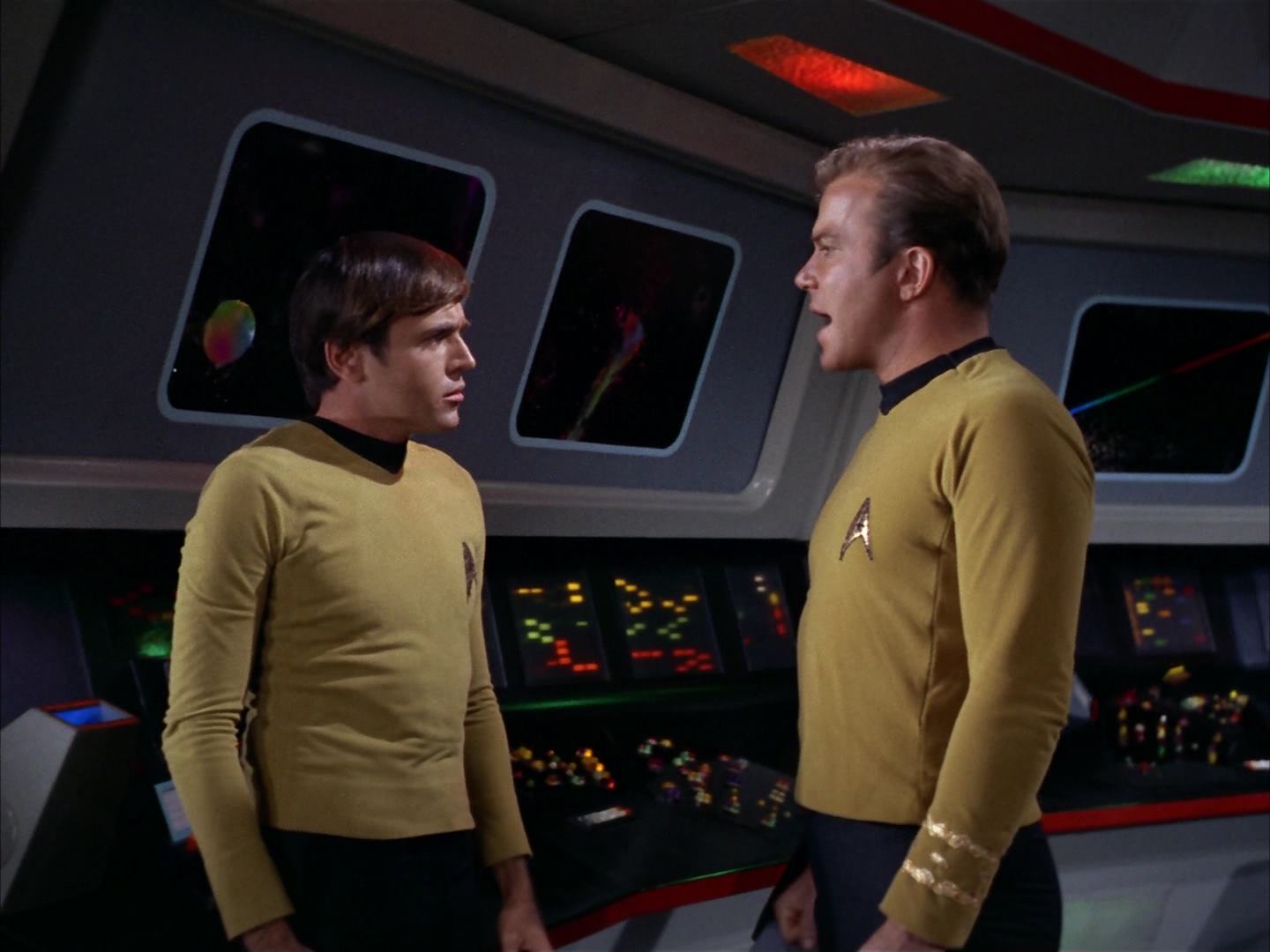 ariane179254_StarTrek_2x13_Obsession_1261.jpg