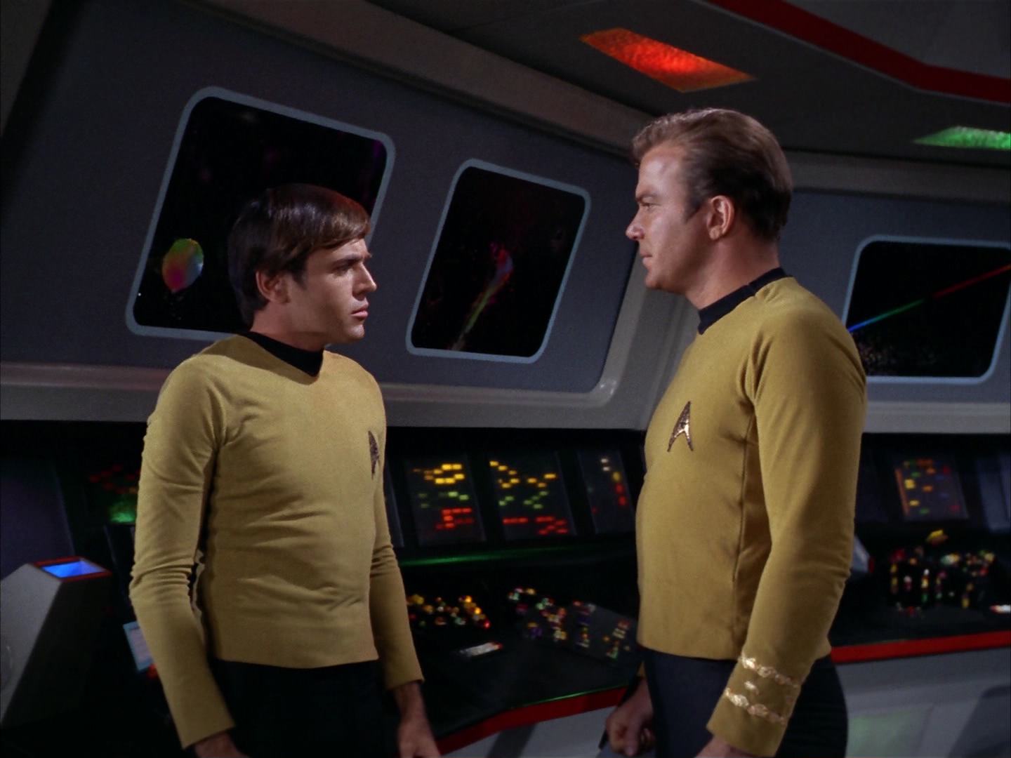 ariane179254_StarTrek_2x13_Obsession_1262.jpg