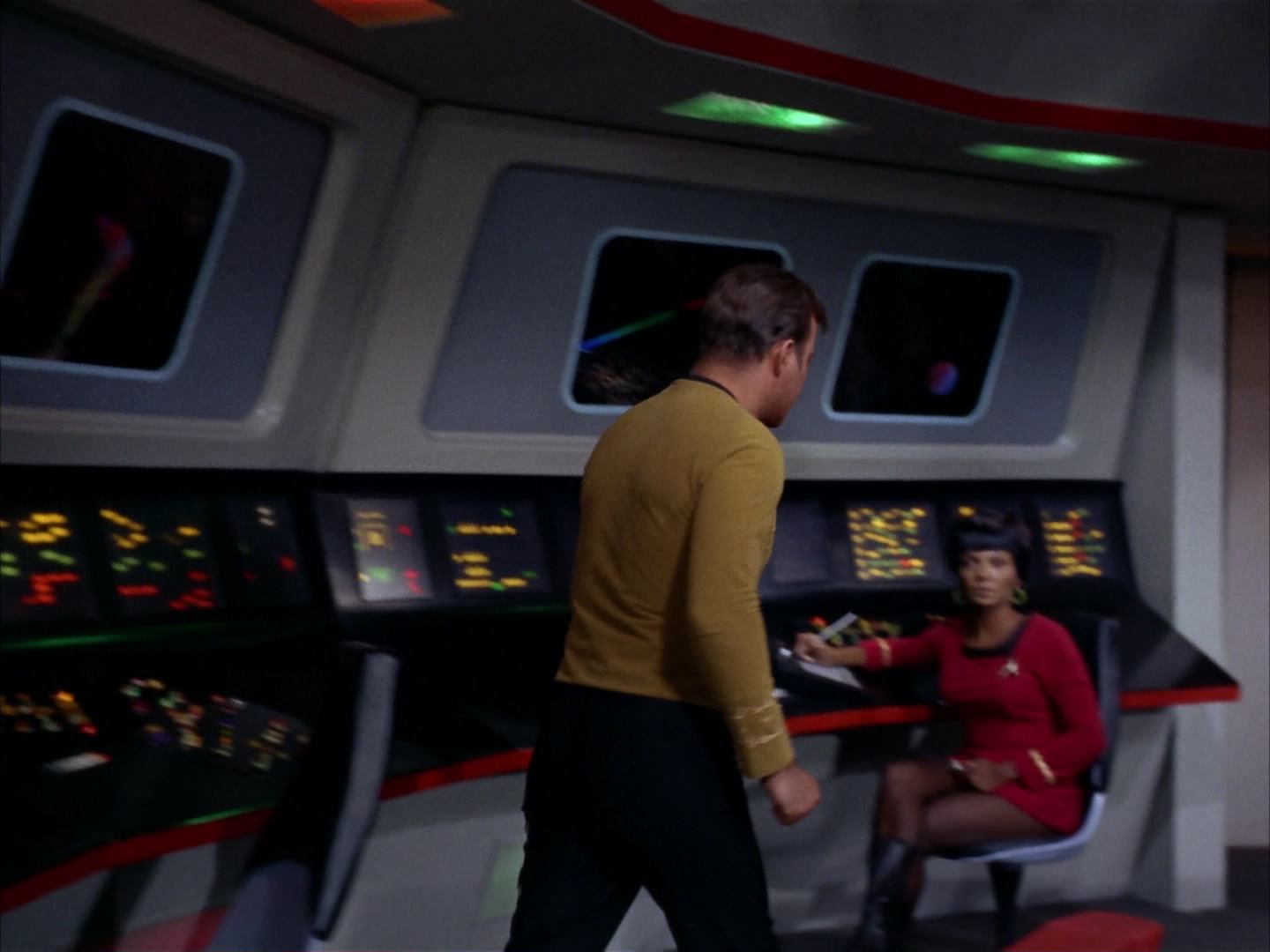 ariane179254_StarTrek_2x13_Obsession_1267.jpg