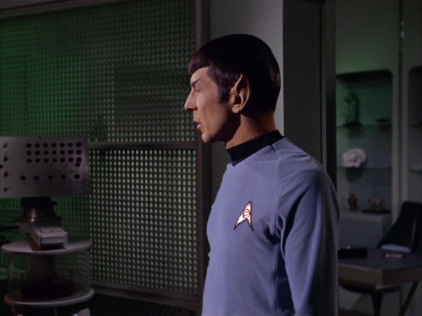 ariane179254_StarTrek_2x13_Obsession_1280.jpg