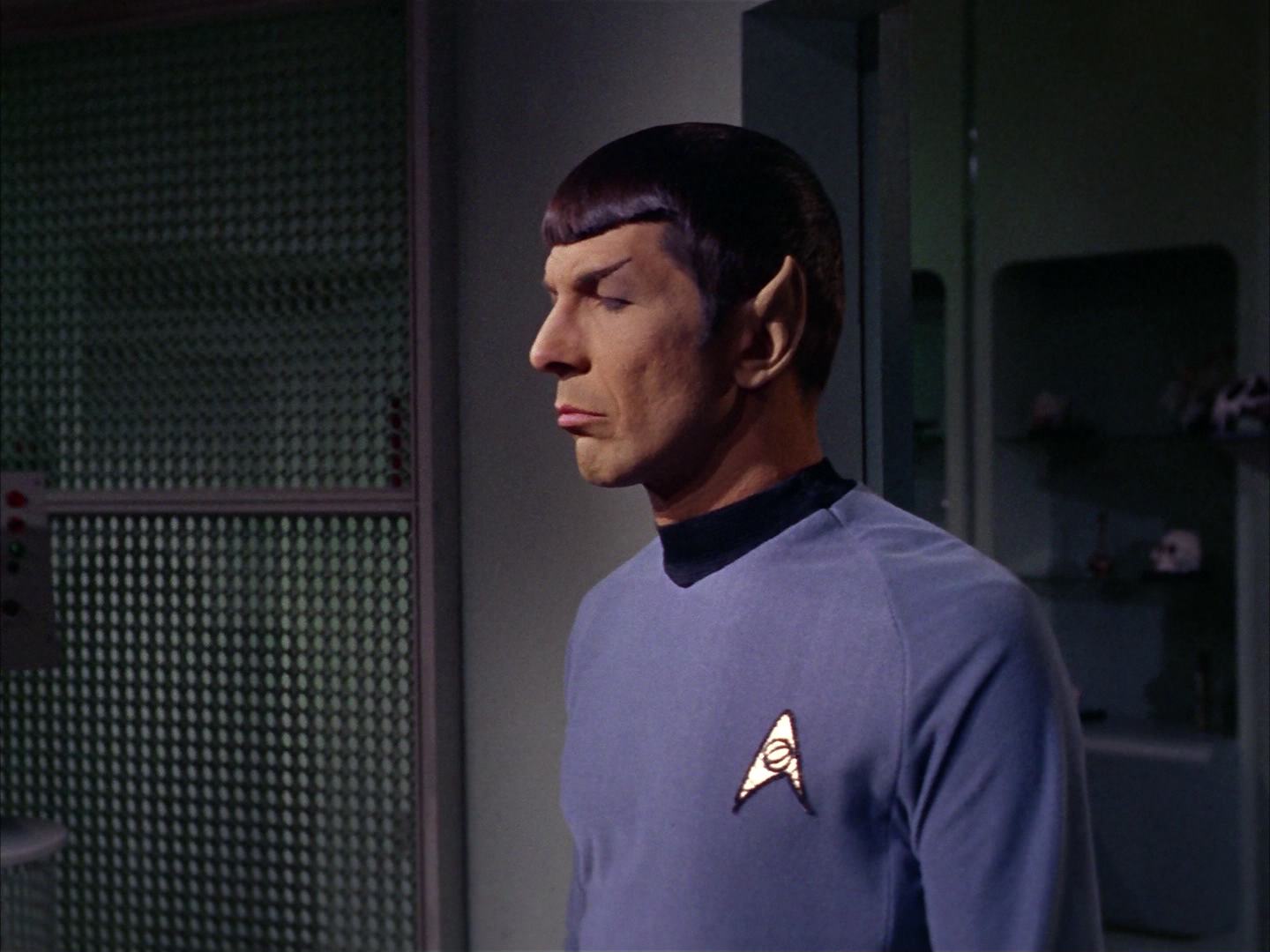 ariane179254_StarTrek_2x13_Obsession_1288.jpg