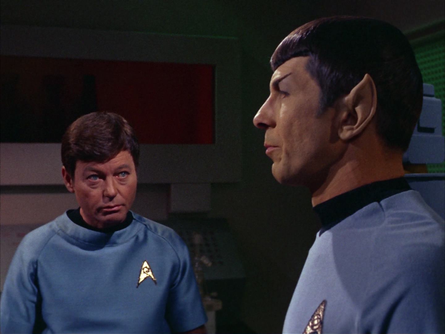 ariane179254_StarTrek_2x13_Obsession_1292.jpg