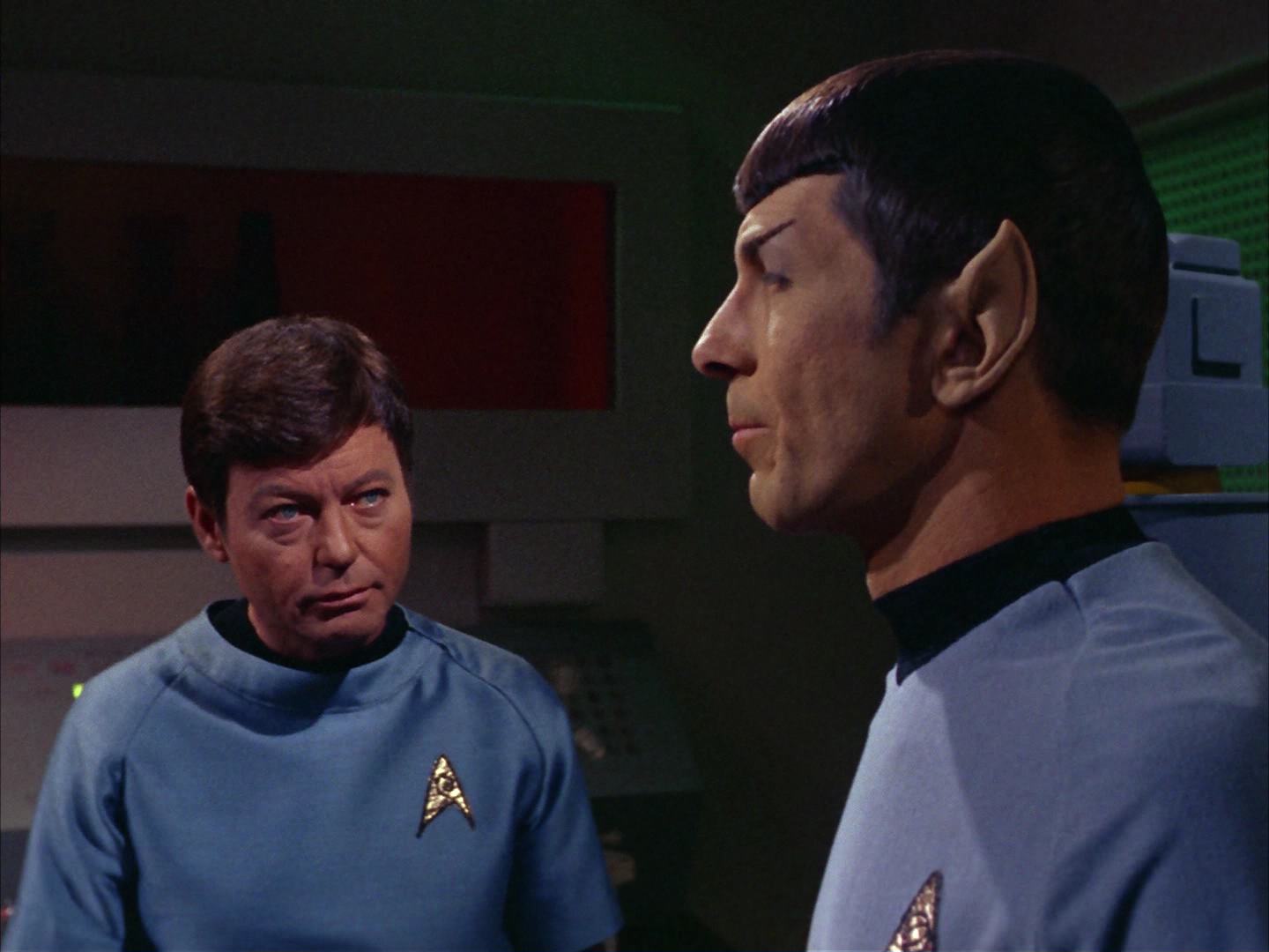 ariane179254_StarTrek_2x13_Obsession_1298.jpg