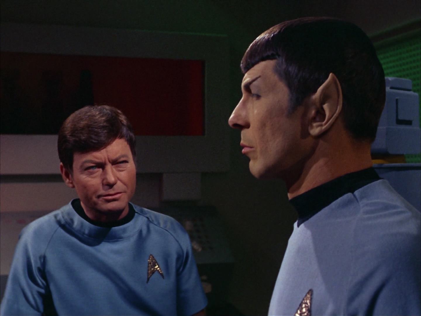 ariane179254_StarTrek_2x13_Obsession_1301.jpg