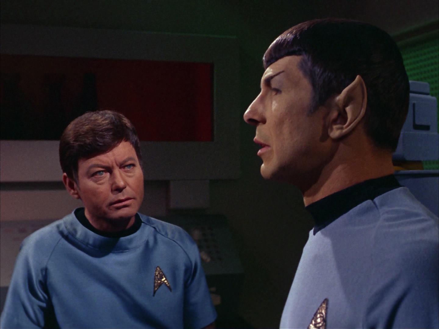 ariane179254_StarTrek_2x13_Obsession_1307.jpg