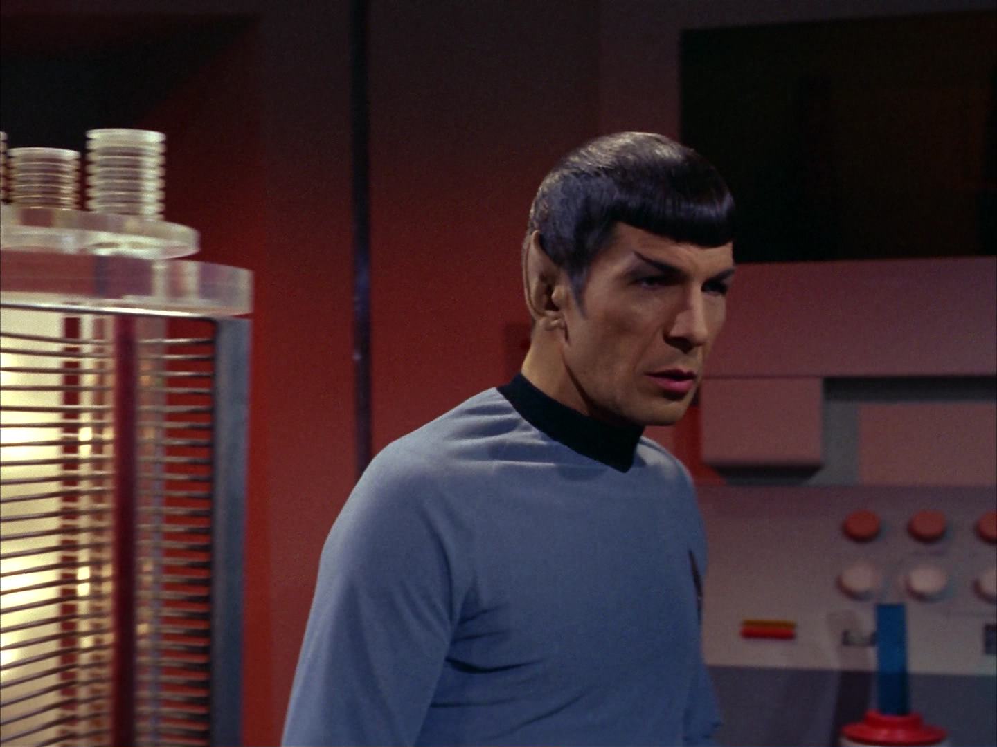 ariane179254_StarTrek_2x13_Obsession_1317.jpg