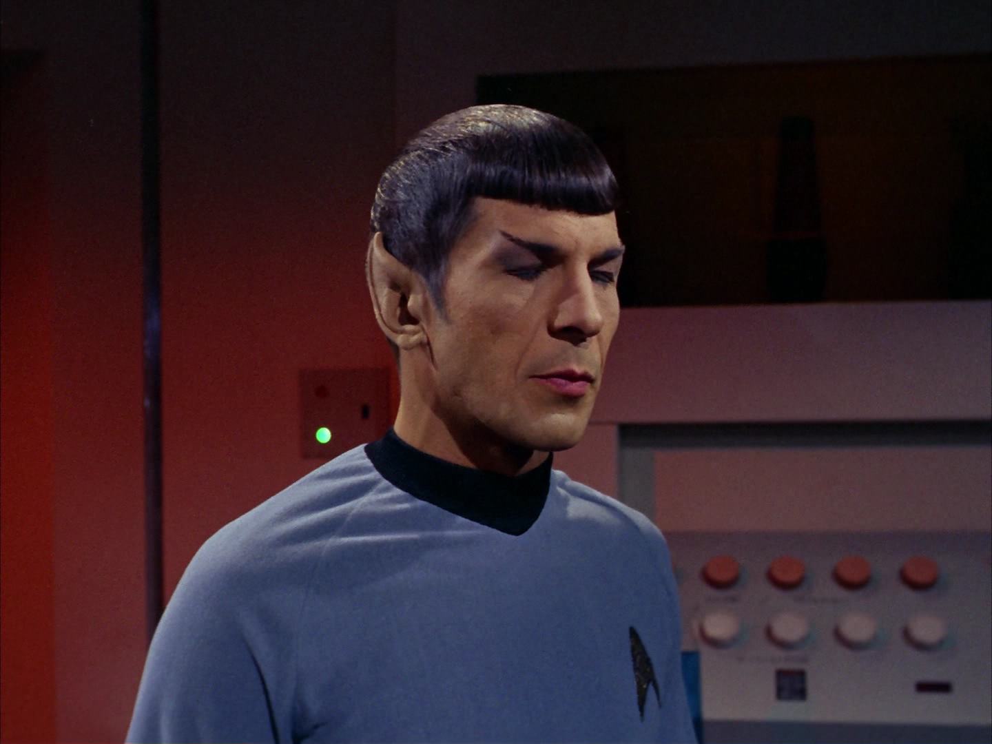 ariane179254_StarTrek_2x13_Obsession_1332.jpg