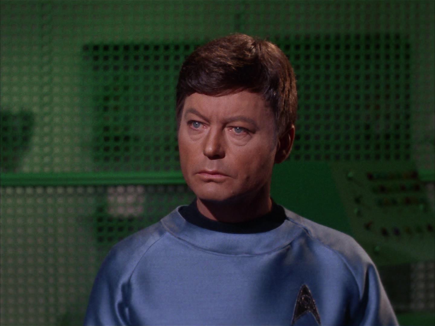 ariane179254_StarTrek_2x13_Obsession_1353.jpg