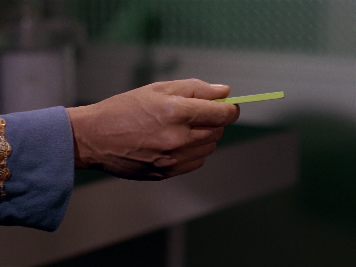 ariane179254_StarTrek_2x13_Obsession_1375.jpg
