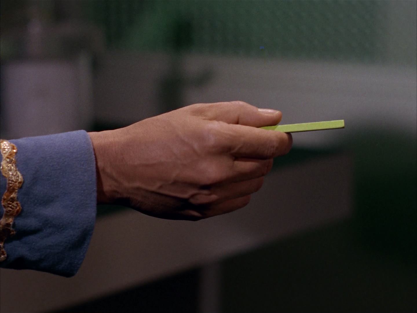 ariane179254_StarTrek_2x13_Obsession_1376.jpg