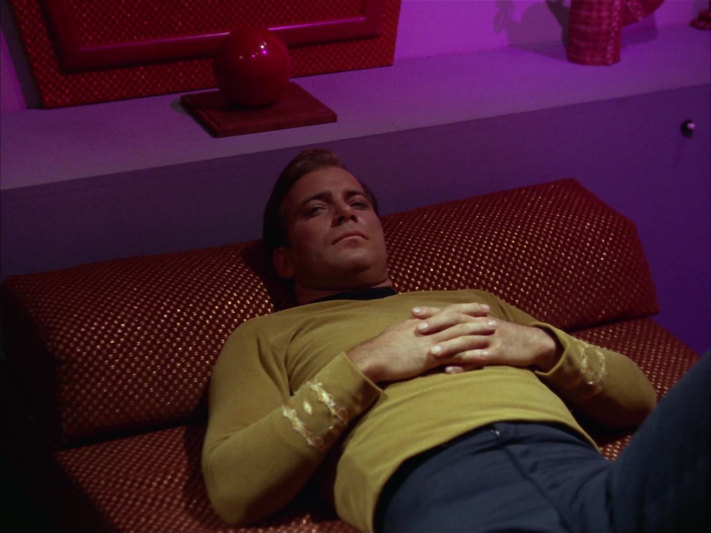 ariane179254_StarTrek_2x13_Obsession_1405.jpg