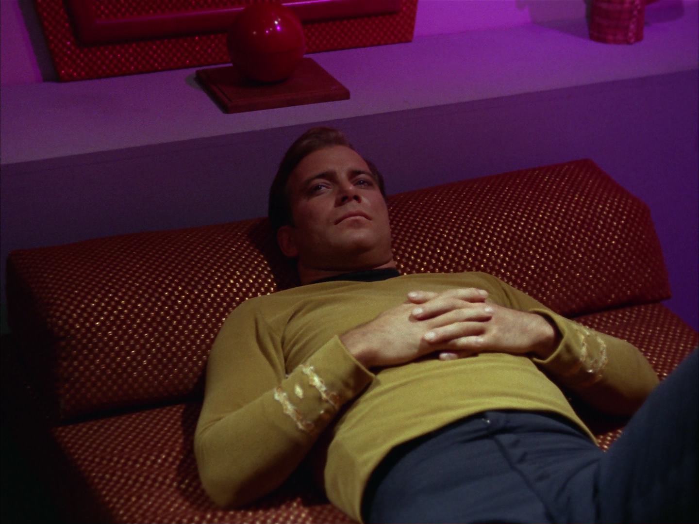 ariane179254_StarTrek_2x13_Obsession_1408.jpg