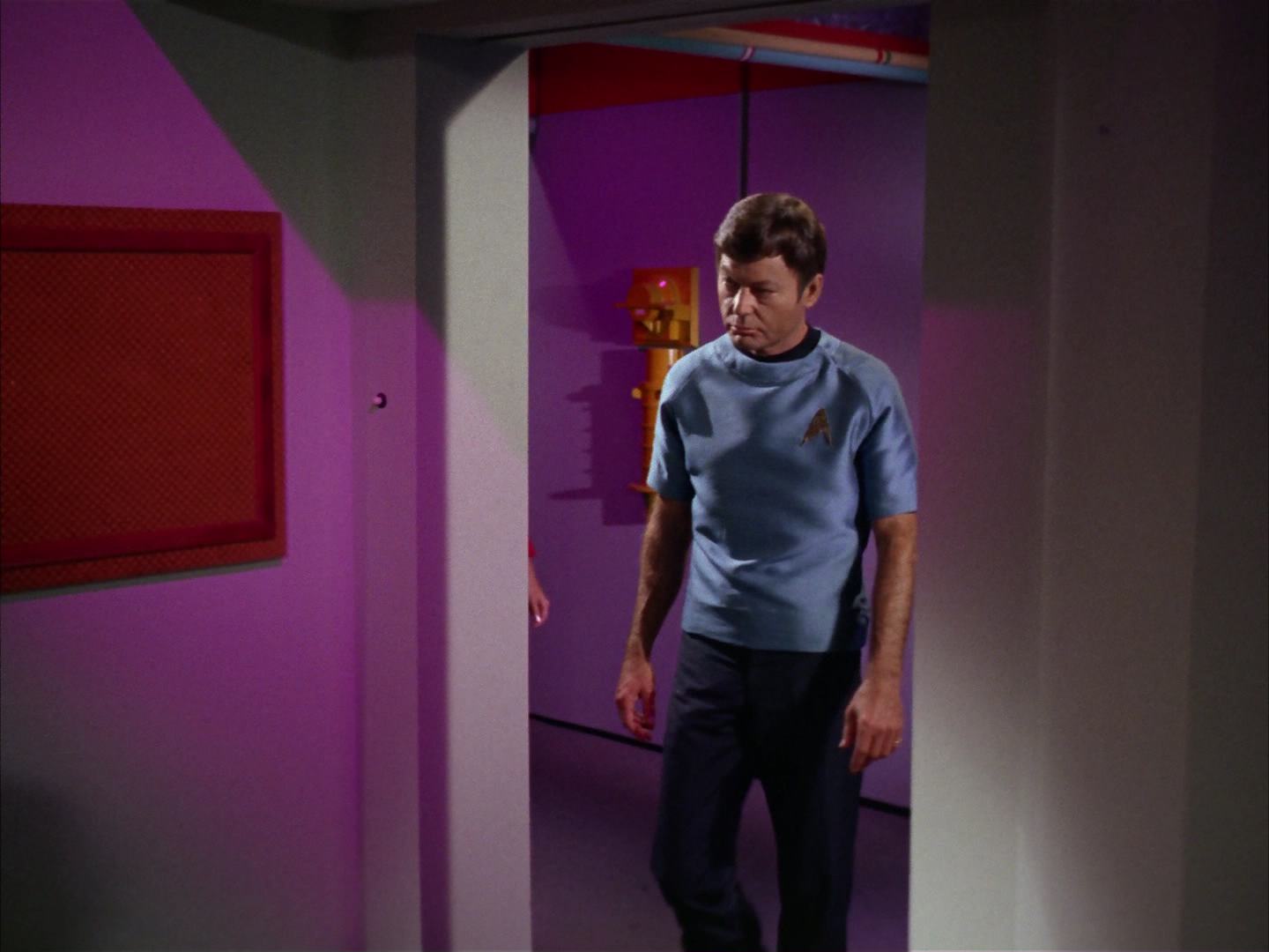 ariane179254_StarTrek_2x13_Obsession_1412.jpg