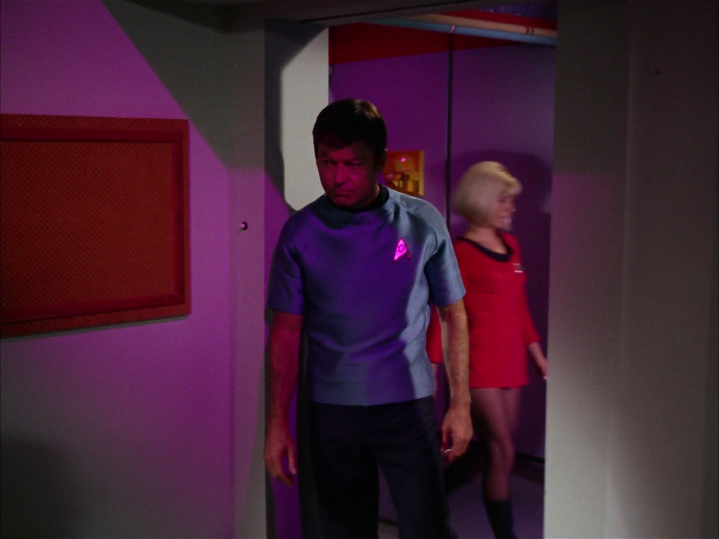 ariane179254_StarTrek_2x13_Obsession_1413.jpg