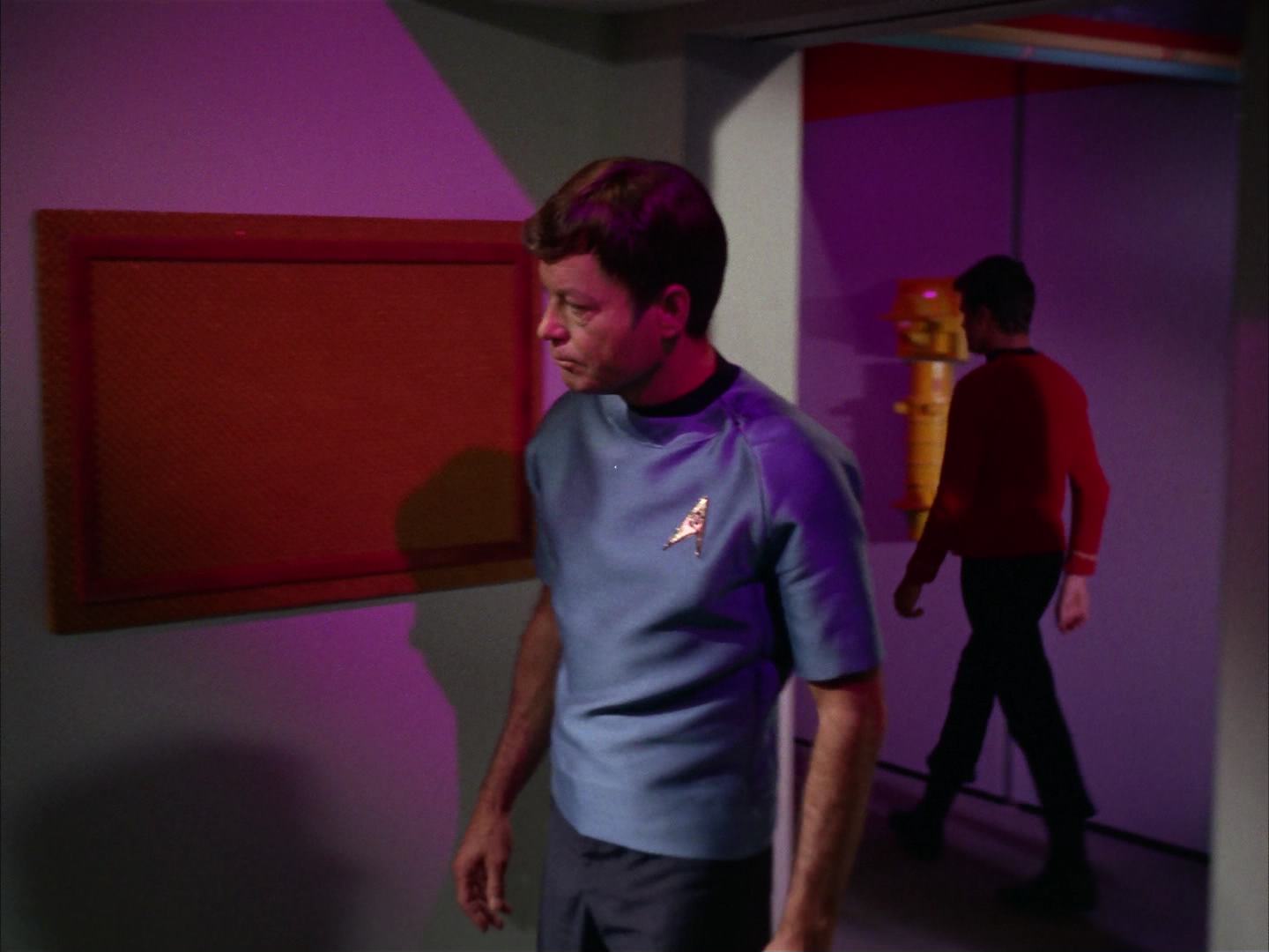 ariane179254_StarTrek_2x13_Obsession_1414.jpg