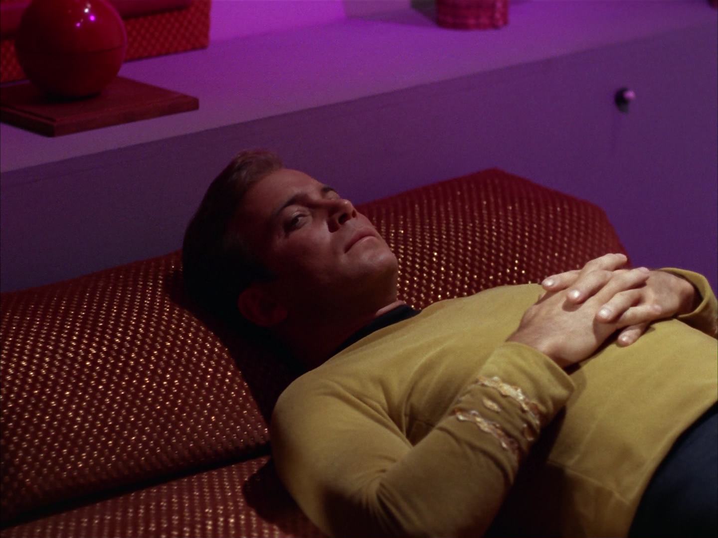 ariane179254_StarTrek_2x13_Obsession_1421.jpg