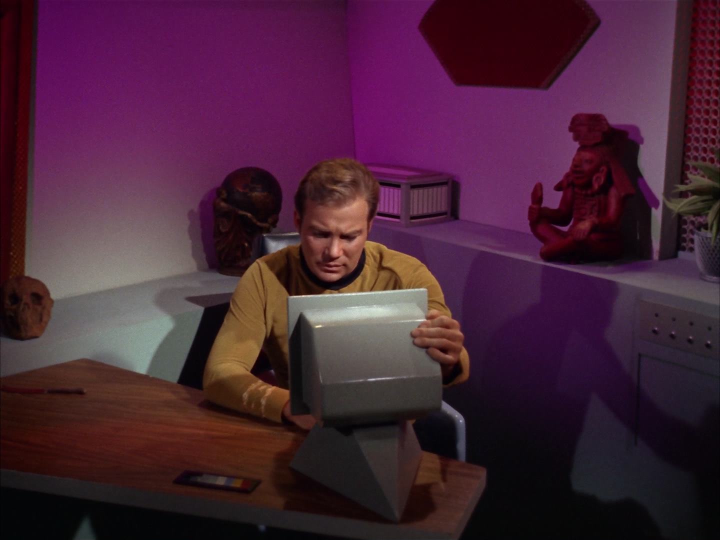 ariane179254_StarTrek_2x13_Obsession_1441.jpg