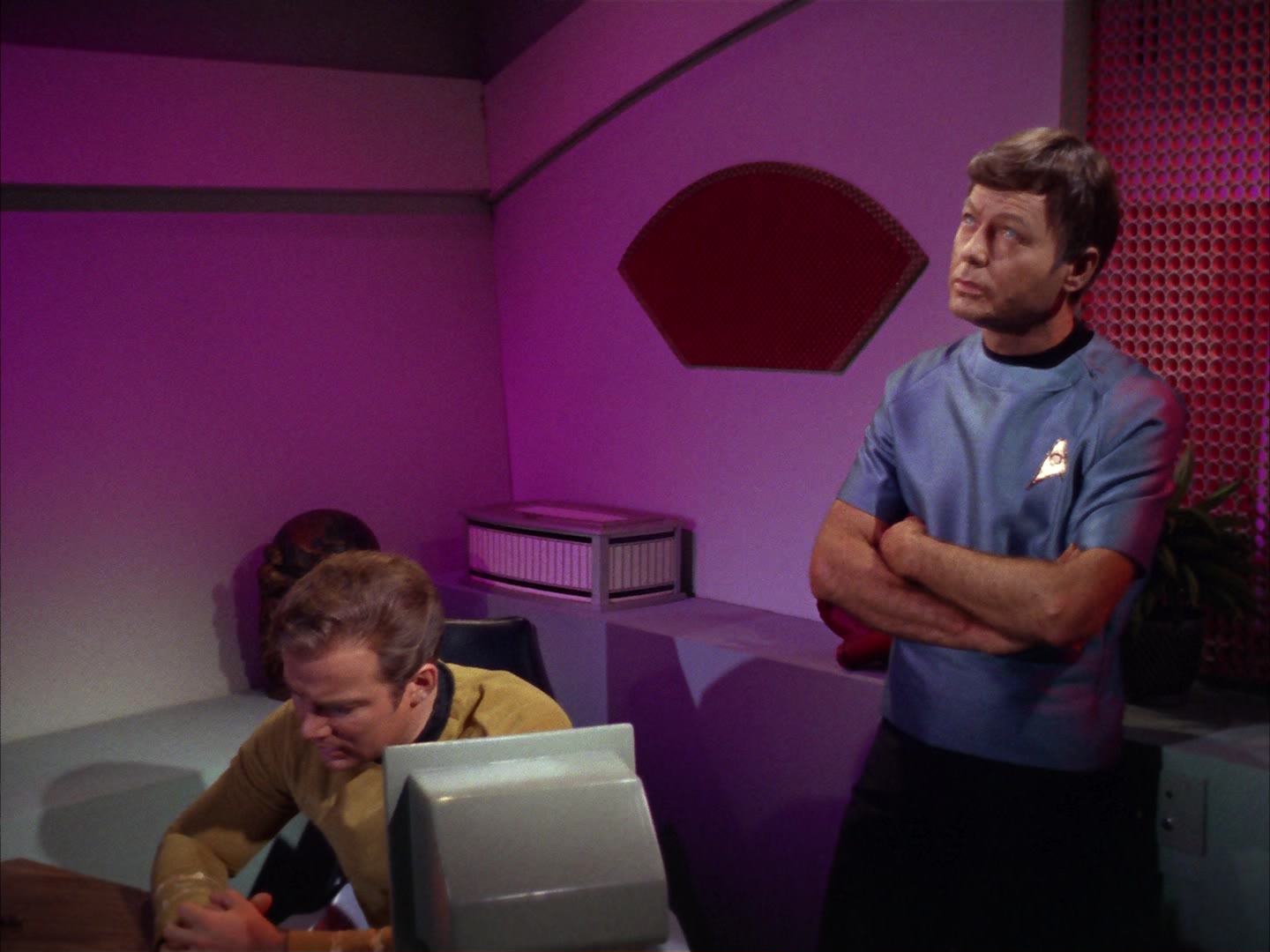 ariane179254_StarTrek_2x13_Obsession_1460.jpg
