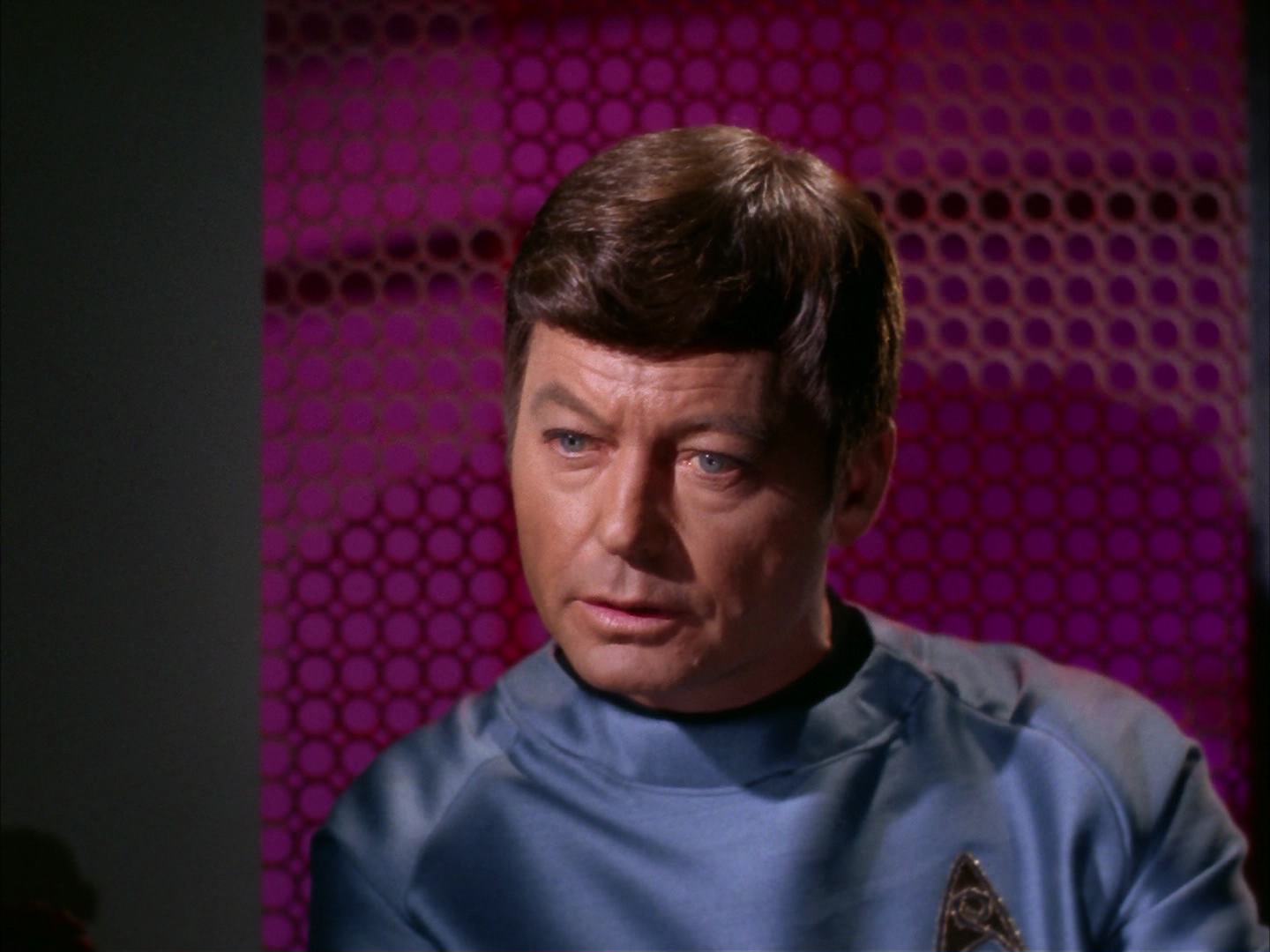 ariane179254_StarTrek_2x13_Obsession_1465.jpg