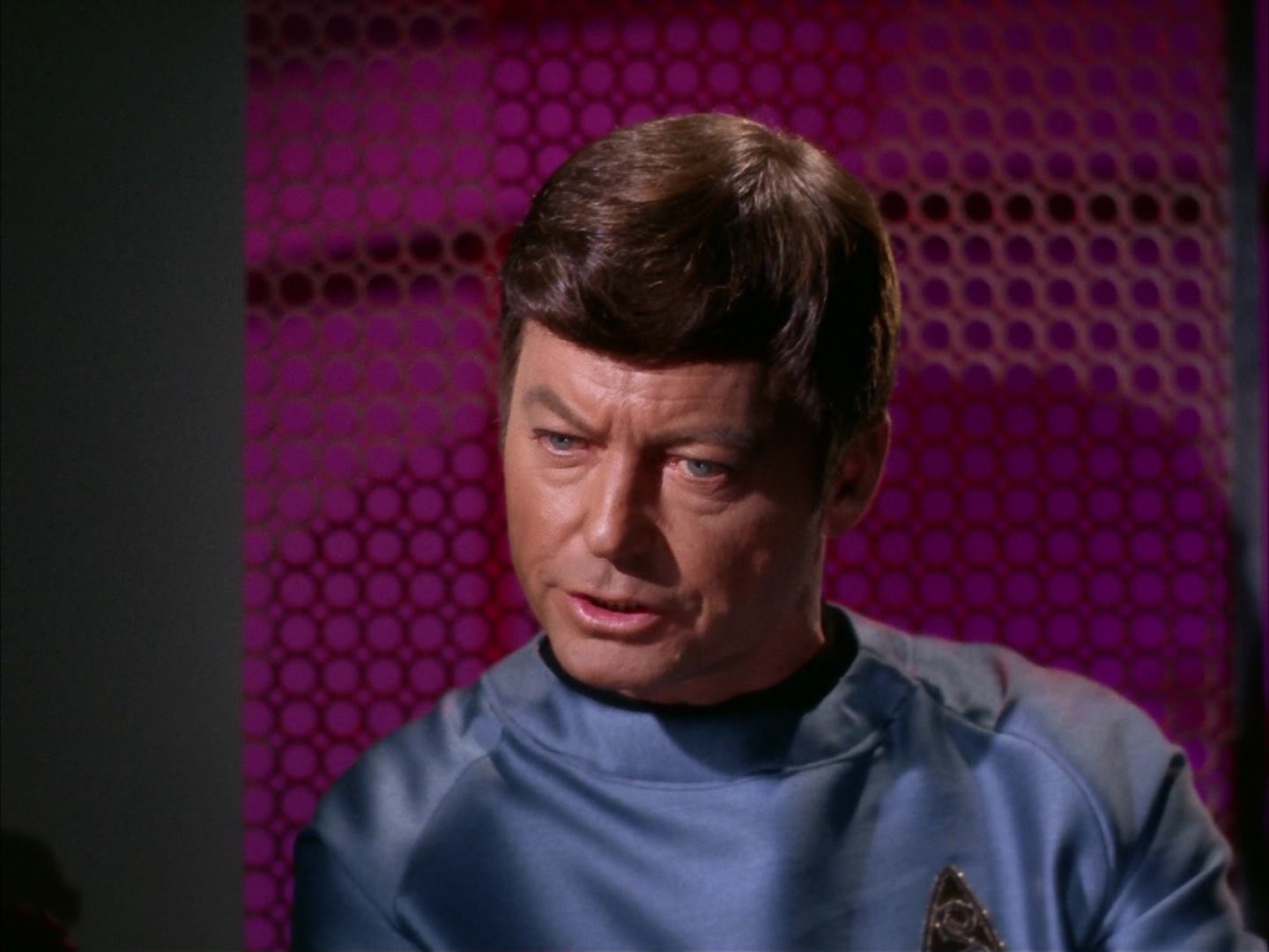 ariane179254_StarTrek_2x13_Obsession_1467.jpg