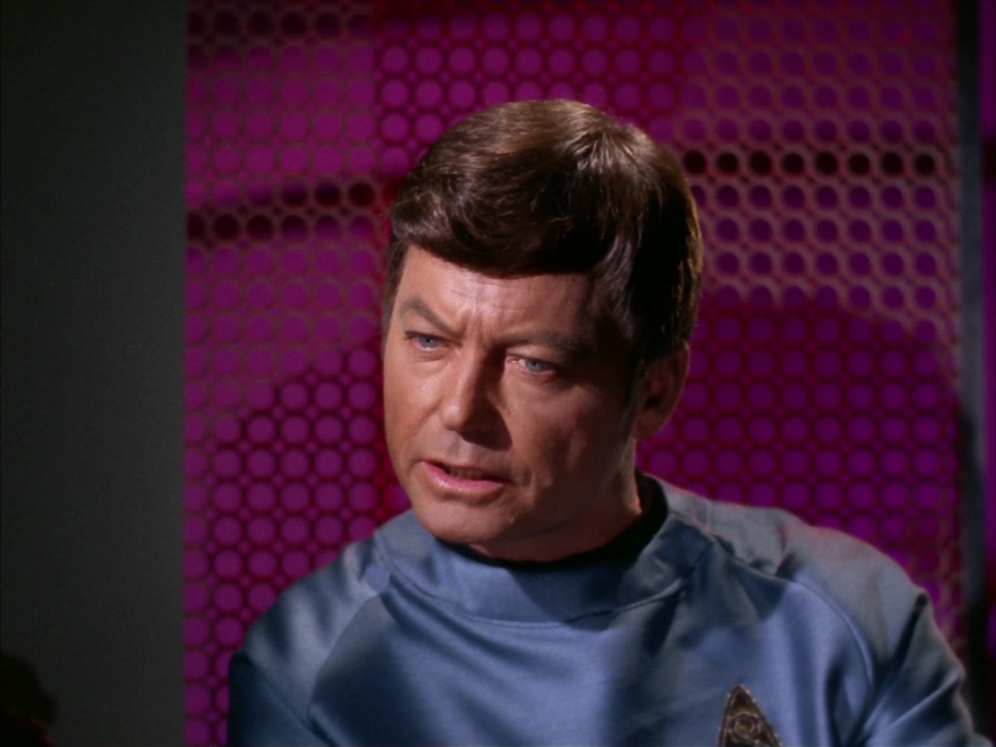 ariane179254_StarTrek_2x13_Obsession_1469.jpg