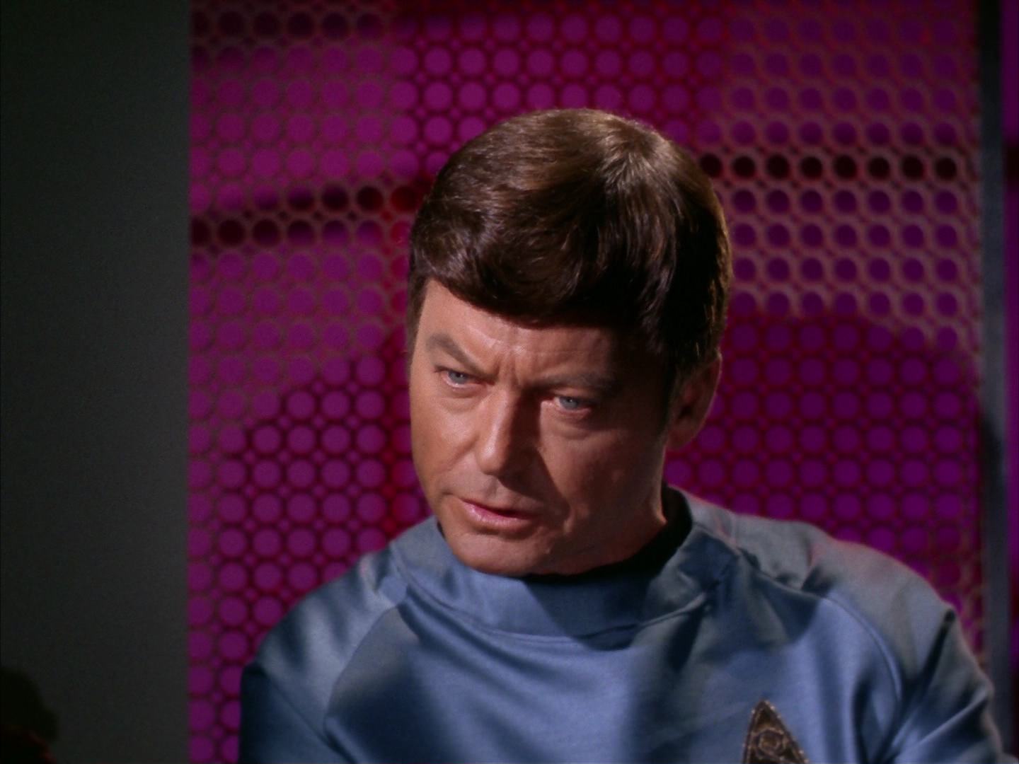 ariane179254_StarTrek_2x13_Obsession_1470.jpg