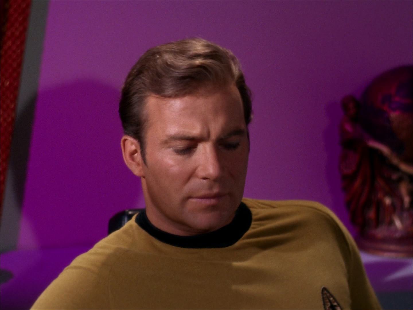 ariane179254_StarTrek_2x13_Obsession_1475.jpg