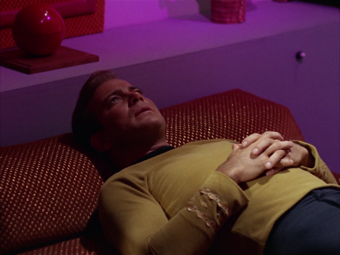 ariane179254_StarTrek_2x13_Obsession_1512.jpg