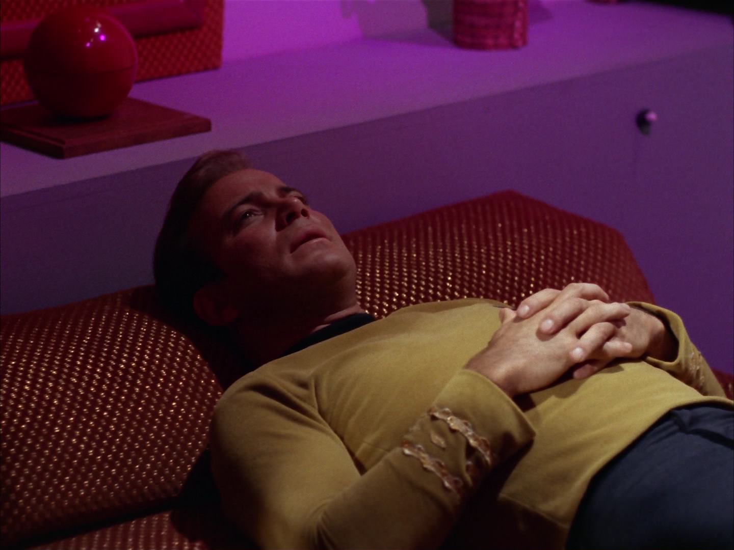 ariane179254_StarTrek_2x13_Obsession_1527.jpg