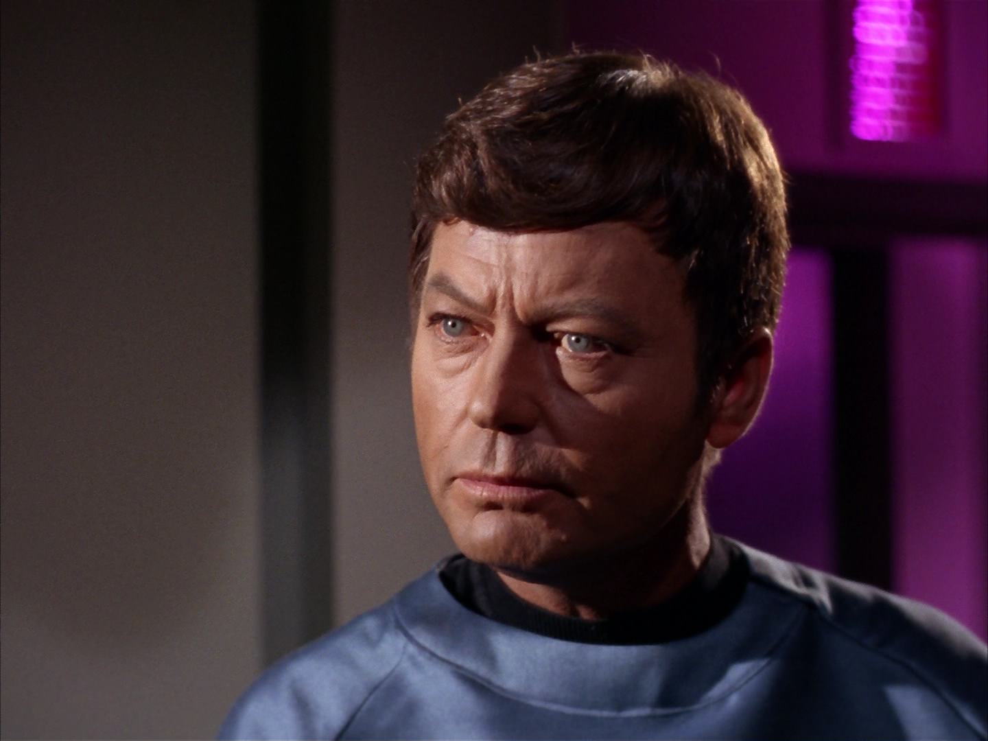 ariane179254_StarTrek_2x13_Obsession_1563.jpg