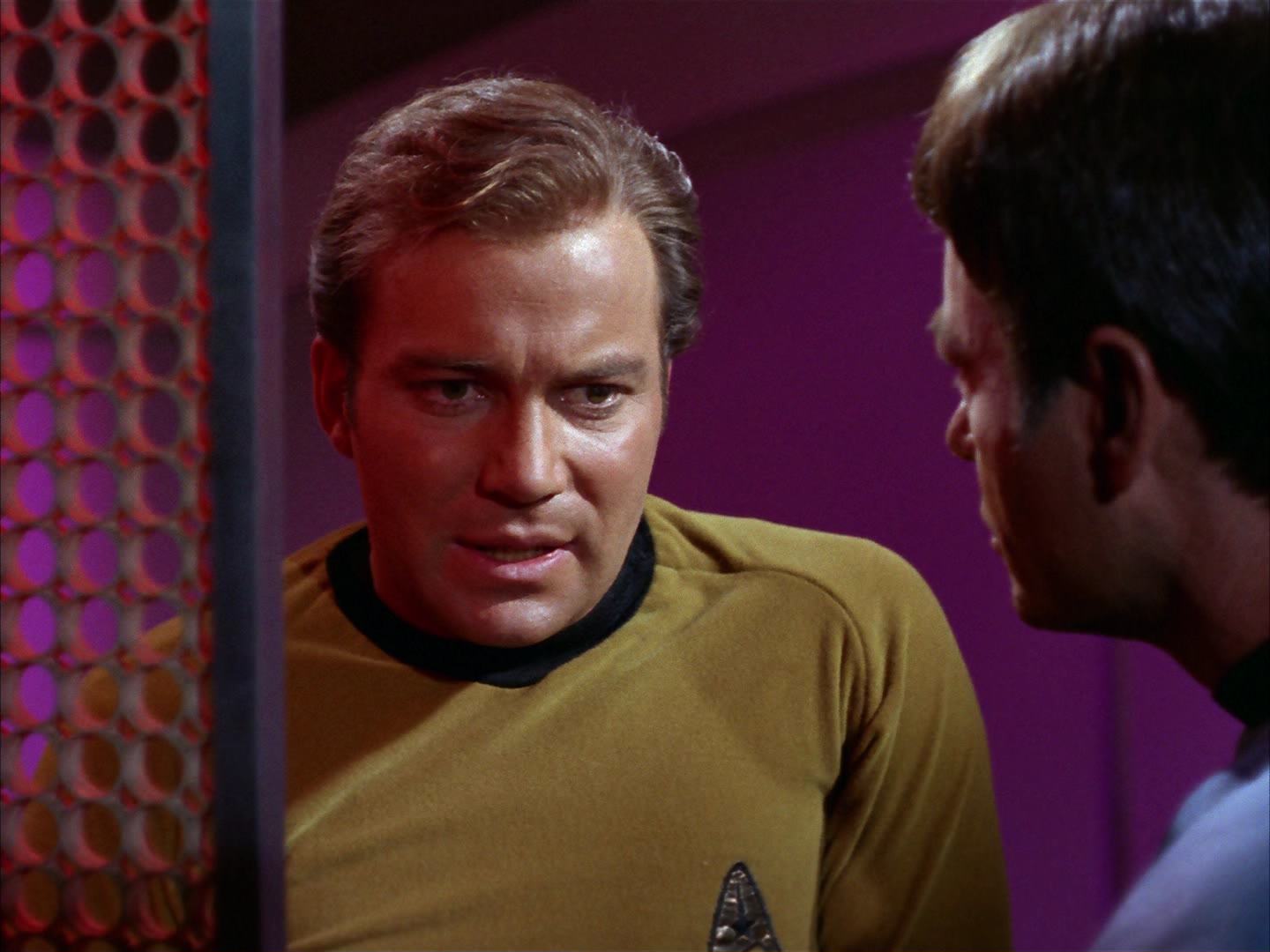 ariane179254_StarTrek_2x13_Obsession_1579.jpg