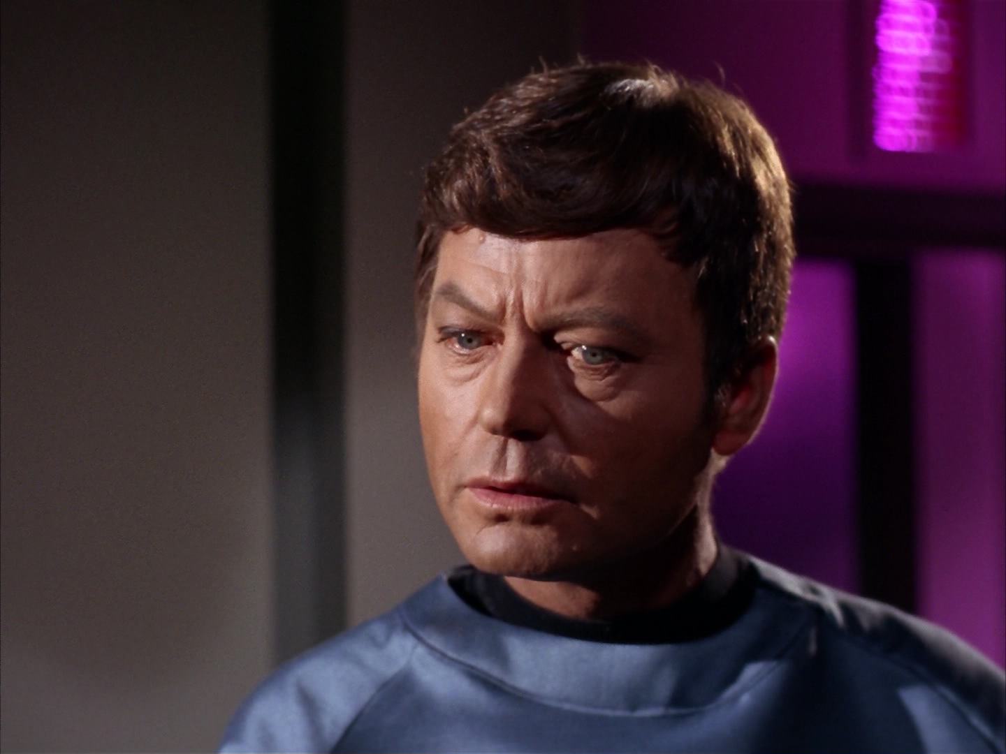 ariane179254_StarTrek_2x13_Obsession_1583.jpg