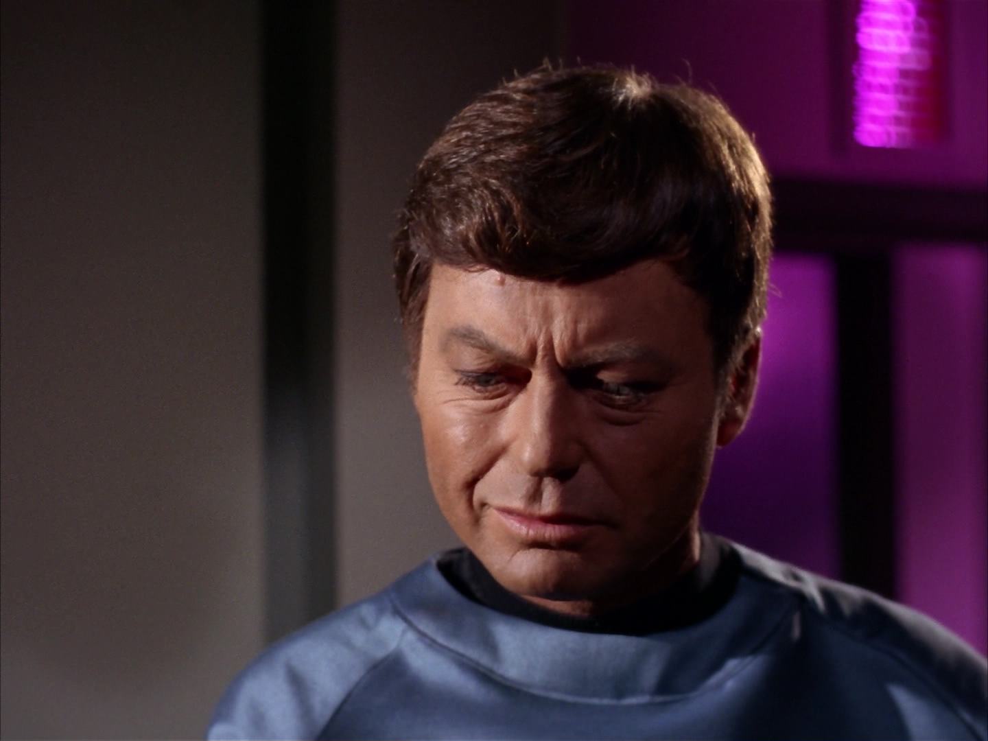 ariane179254_StarTrek_2x13_Obsession_1592.jpg
