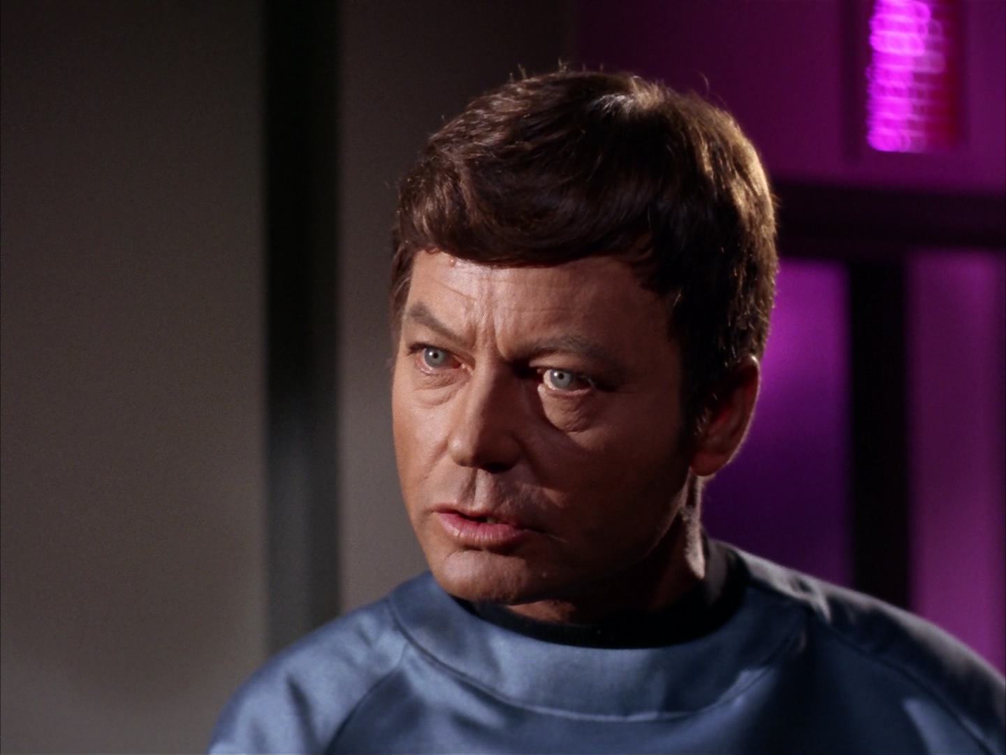 ariane179254_StarTrek_2x13_Obsession_1608.jpg