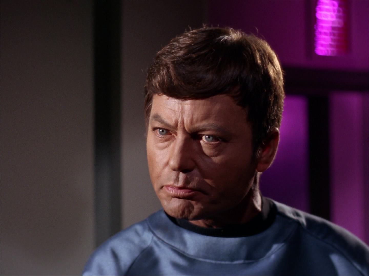 ariane179254_StarTrek_2x13_Obsession_1620.jpg