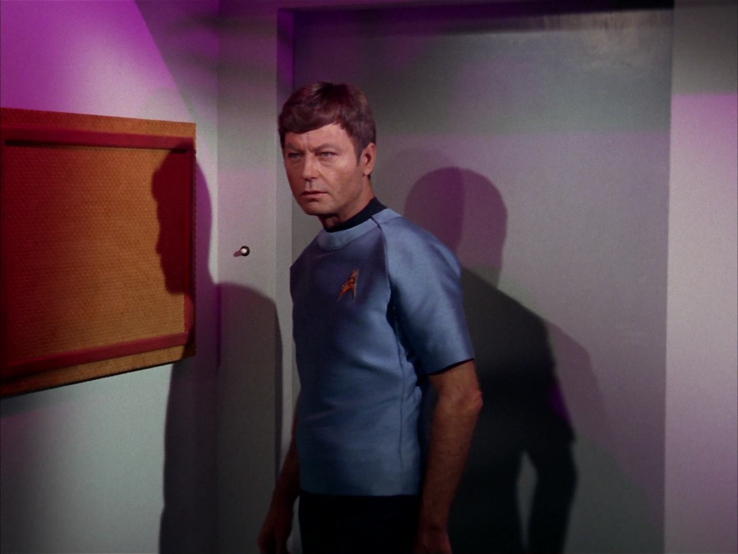 ariane179254_StarTrek_2x13_Obsession_1629.jpg
